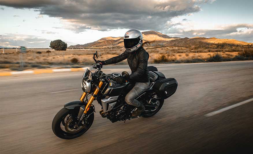 SuzukiSV-8TT Modell 2026 Lifestyle 1