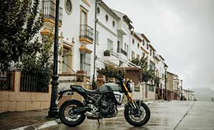 GSX-8T b